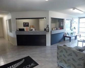 Silver Fern Taupo Backpackers - Taupo - Front desk
