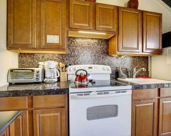 Charming Kailua-Kona Apartment Near Hiking and Golf! - Kailua-Kona - Kitchen