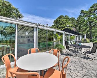 Spacious Cheriton Home 8 Mi to Cape Charles! - Cape Charles - Patio