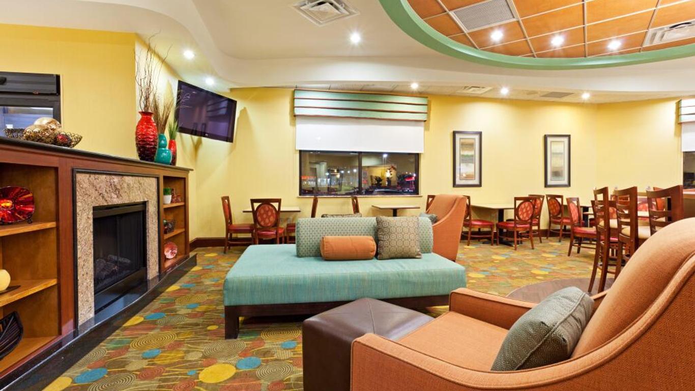Holiday Inn Express & Suites Greensboro-(I-40 @ Wendover)