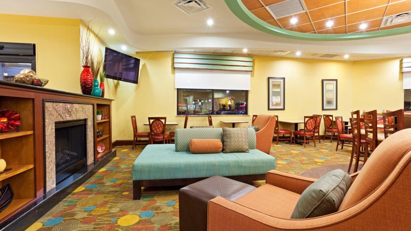 هوليداي إن إكسبرس آند سويتس جرينسبورو -(آي-40 ويندوفر) باي آيتش جي