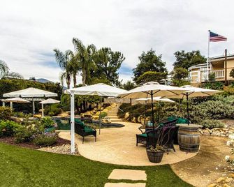 Mountain Retreat with Paradise Style 'Pool, Spa & Waterfall' Views gated yard - Ojai - Patio