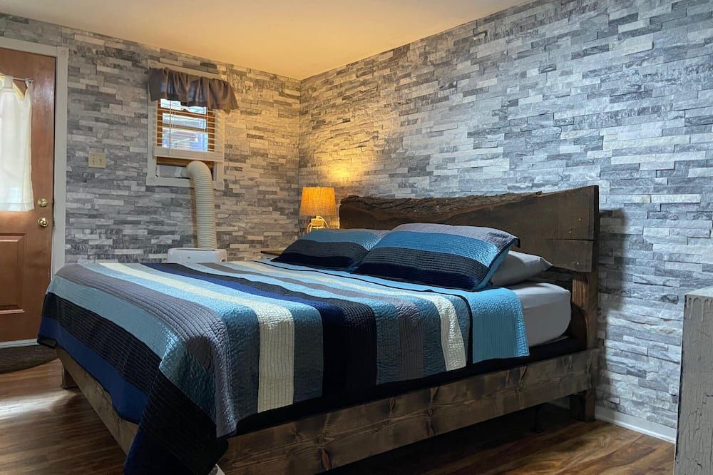 Large private apartment with view of the Old Jail Museum in historic Jim Thorpe. - ג'ים ת'ורפ - חדר שינה