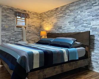 Large private apartment with view of the Old Jail Museum in historic Jim Thorpe. - Jim Thorpe