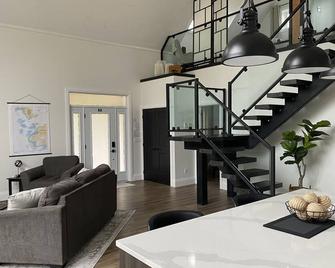 Cedar Haven - Tobermory - Living room