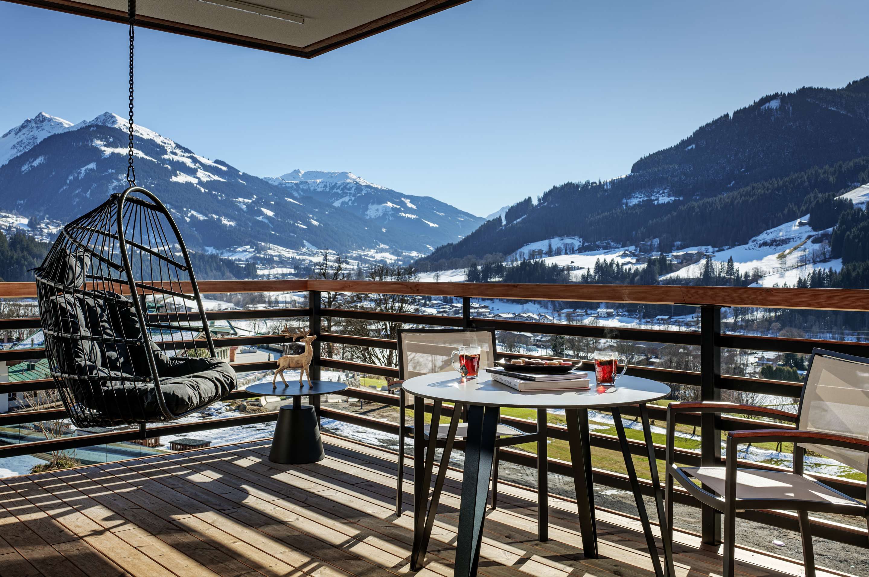 جراند تيروليا كيتزبويل - أحد أعضاء هوماج لاكشري هوتلز كولكشن - كيتزبوهيل - شرفة