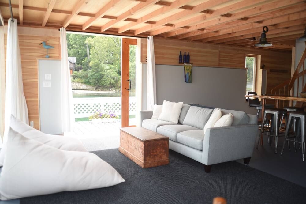 Waterfront. Private. Perfect. 3 bedrooms/3 bathrooms. Plus options for kids. - Boothbay - Salon