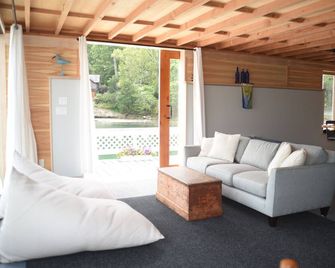 Waterfront. Private. Perfect. 3 bedrooms/3 bathrooms. Plus options for kids. - Boothbay - Salon