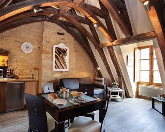 Le Grenier du Chapitre son loft avec les poutres et l'appartement une chambre sans les poutres - Sarlat-la-Canéda