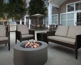 Residence Inn by Marriott Fayetteville Cross Creek - Fayetteville - Patio