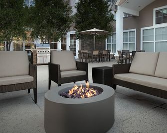 Residence Inn by Marriott Fayetteville Cross Creek - Fayetteville - Binnenhof