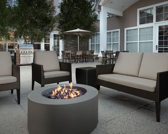 ريزيدانس إن باي ماريوت فيتفيل كروس كريك - فايتيفيلي (نورث كارولينا) - شرفة مرصوفة