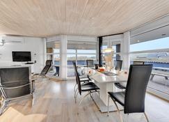 Amazing Home In Hvide Sande With 4 Bedrooms, Sauna And Wifi - Hvide Sande - Essbereich