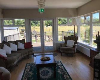 Kate's Rest - Clomantagh - סלון