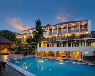 Spencer Green Hotel - Batu - Piscina