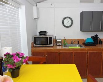 Screaming Reels Guest House Grand Turk Amazing bungalow with AC in Cockburn Town - Cockburn Town