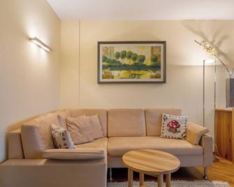 Charming Apartment Tundra in Villa Anina with Pool - Renon/Ritten - Living room