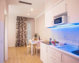 White Suite & Apartments - Bellaria-Igea Marina - Kitchen