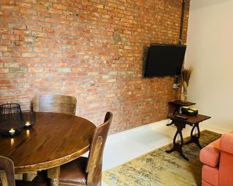 Cozy Apartment Centre Antwerp - Antwerp - Dining room