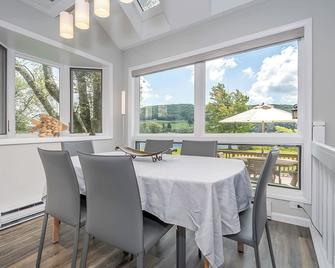 Ski Harbor 11 - McHenry - Comedor