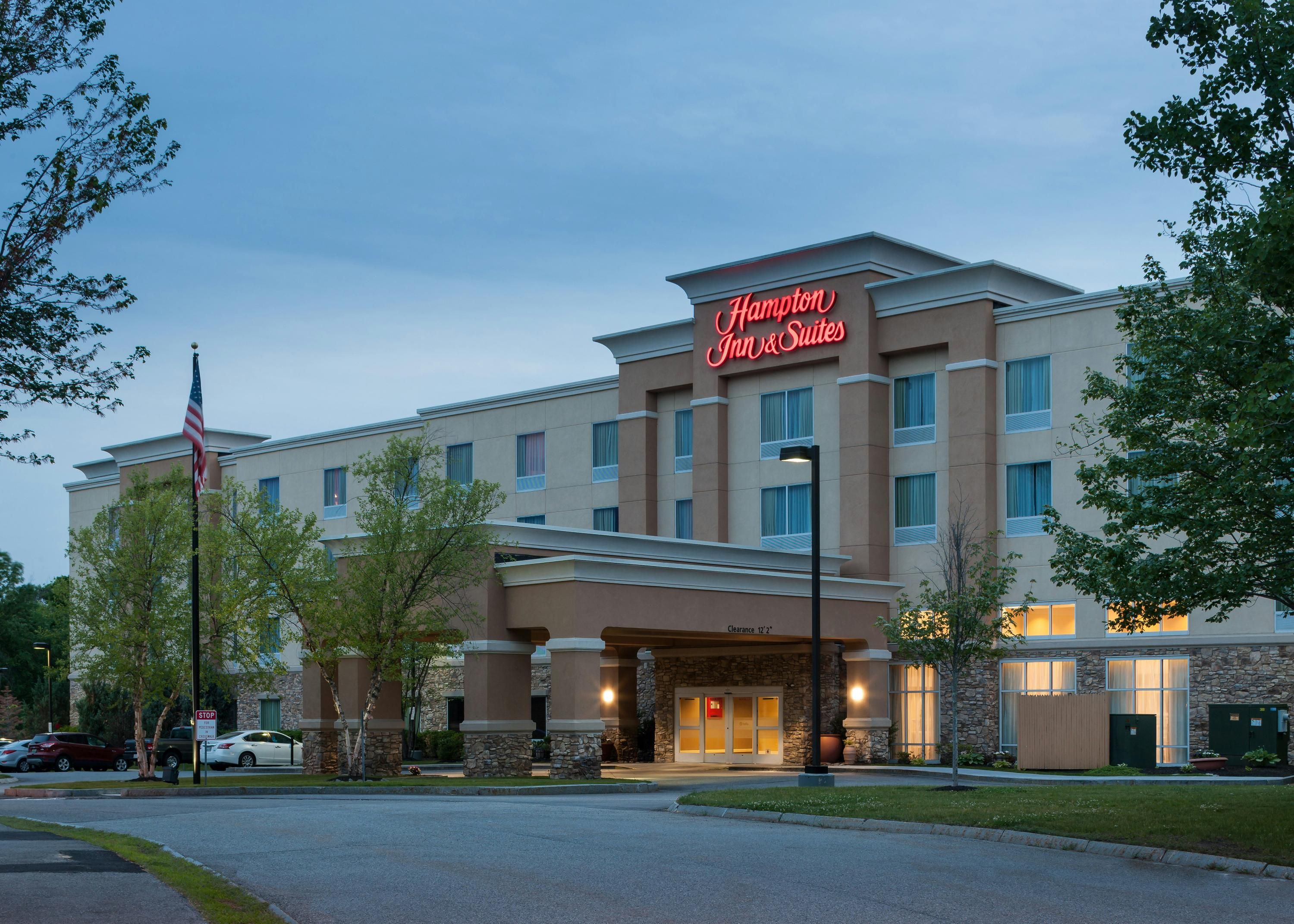 Hampton Inn & Suites Westford-Chelmsford - Westford - Building