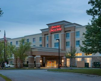 Hampton Inn & Suites Westford-Chelmsford - Westford - Building