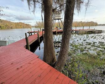 Charming 2-bedroom house on the St John’s River in Palatka with amazing views - Palatka - Outdoor view
