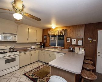 Holland by Hauserman Rentals - Homewood - Kitchen