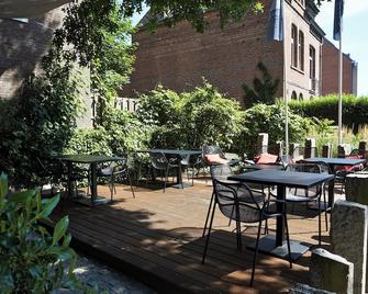 Corbie Mol - Mol - Patio