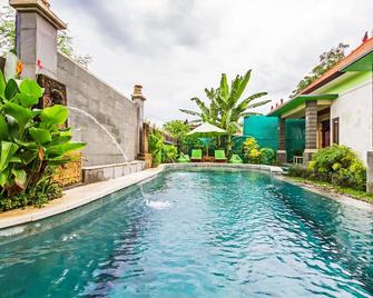 Lembongan Hostel - Nusa Penida - Piscina