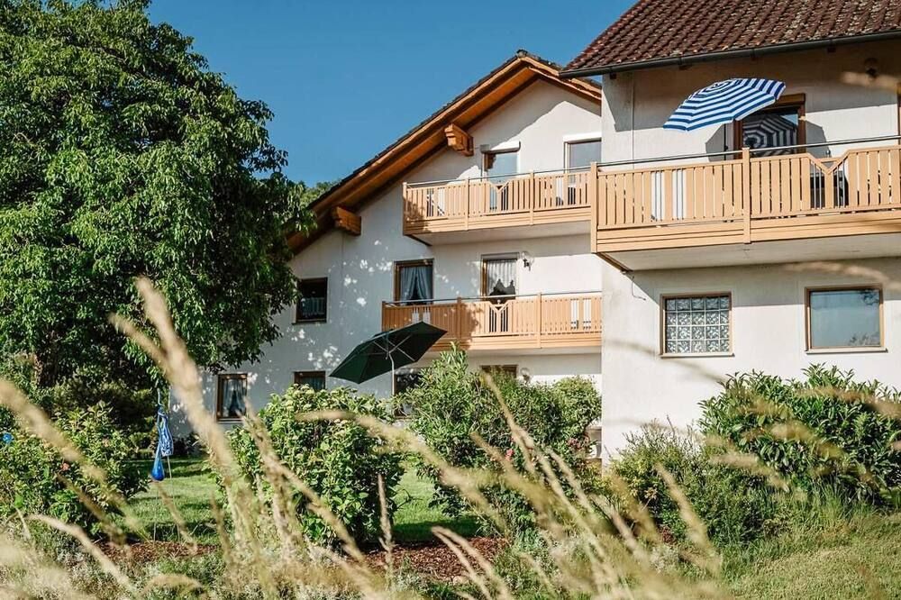Cozy vacation apartment Aussichtsbankerl (40 sqm) with large terrace and view - Zenting - Building
