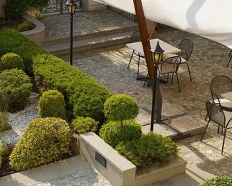 Bes Hotel Villa Zoia - Boltiere - Patio