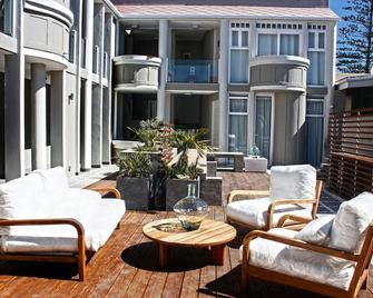 سواكوبموند لاكشري سويتس - سواكوبموند - شرفة مرصوفة