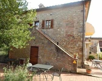 2 rooms apartment for 4 people in the countryside close to Siena - Sienne - Patio