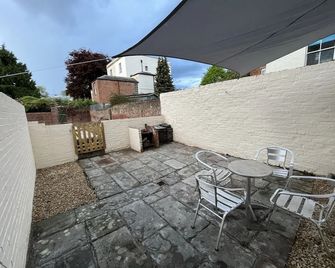 The Cozy Apartment - Gloucester - Patio