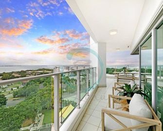 Zen Skytower Harbourview -exclusive 3br Family Apt - Jingili - Ban công