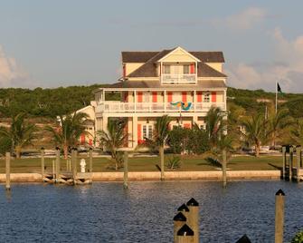 The Sandpiper Inn & Cottages - Crossing Rocks - Edificio