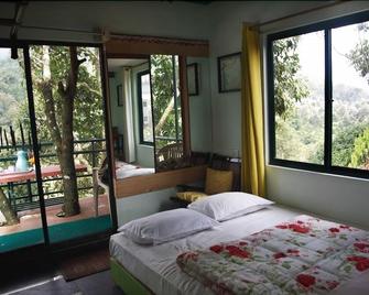 Wild Elephant Eco-Friendly Resort - Munnar - Makuuhuone