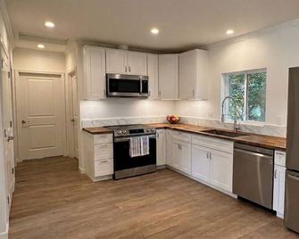 Sleek & Secure Modern Suite Near Ferry - Bremerton - Kuchyň
