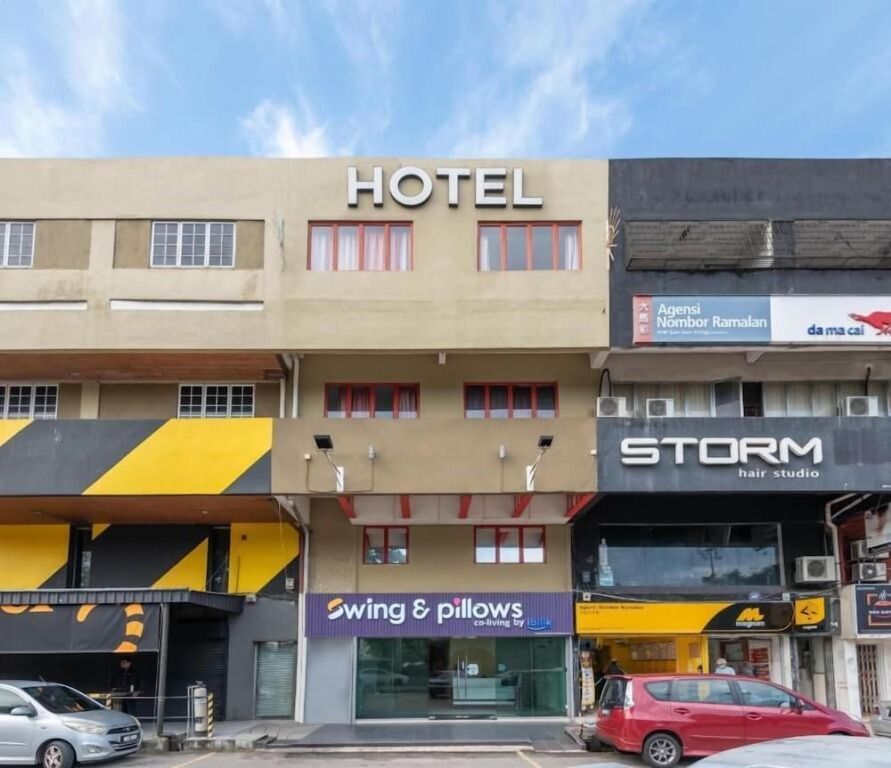 Swing & Pillows - Pj Ss2 - بيتالينغ جايا - مبنى