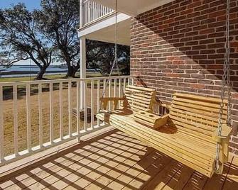 Waterfront Gem in the heart of James Island! - Charleston - Balcony