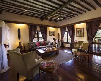 Neptune Ngorongoro Luxury Lodge - Ngorongoro - Living room