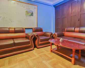 Spot On 743 The Nest - Nagarkot - Lounge