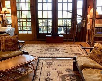 Adirondack-Style/Cottage-Beautiful Lake & Mountain Views-Peaceful! - Salisbury - Sala de estar
