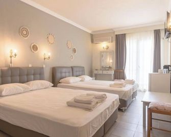 Mironi & Victoria - Thasos Town