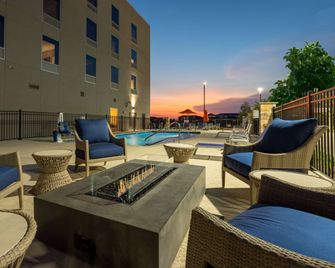 Hawthorn Extended Stay by Wyndham Pflugerville - Pflugerville - Bazén