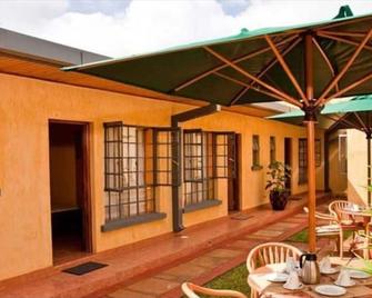 The Meru House - Meru - Patio