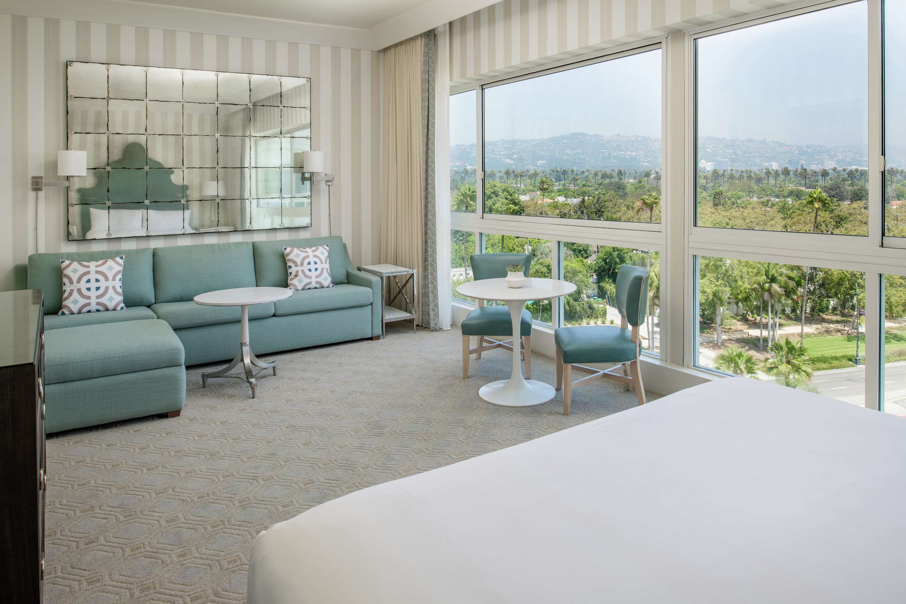THE BEVERLY HILTON - Beverly Hills CA 9876 Wilshire 90210 Australia