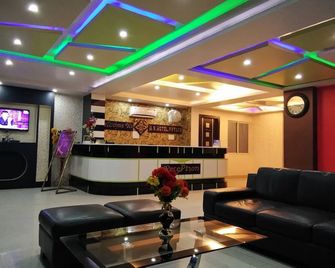 M S Hotel - Bhāgalpur - Front desk