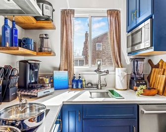 ❃Fenced Yard❃ Patio & Grill ❃ Luxury Getaway ❃ - Alexandria - Kitchen
